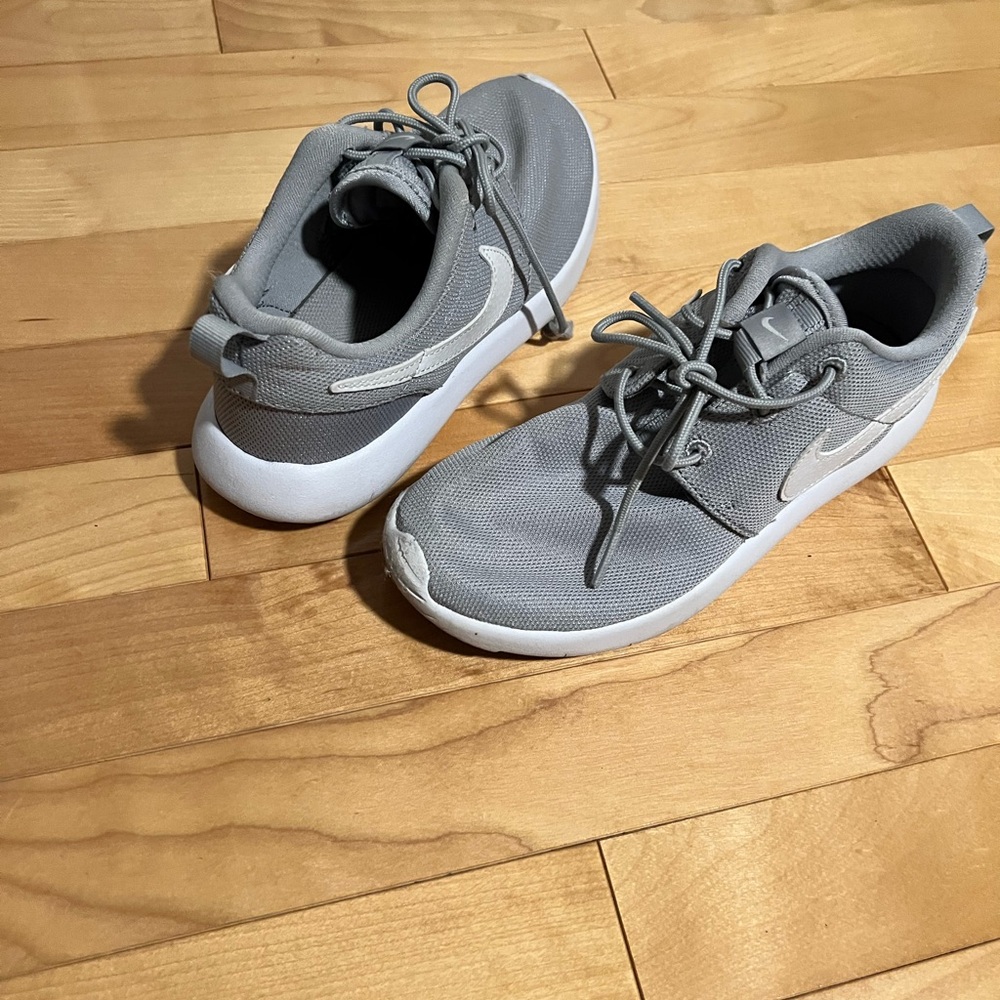 Nike Boys Gray Sneakers